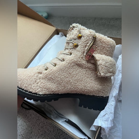 JustFab Illona Booties Size 7 - Picture 4 of 7